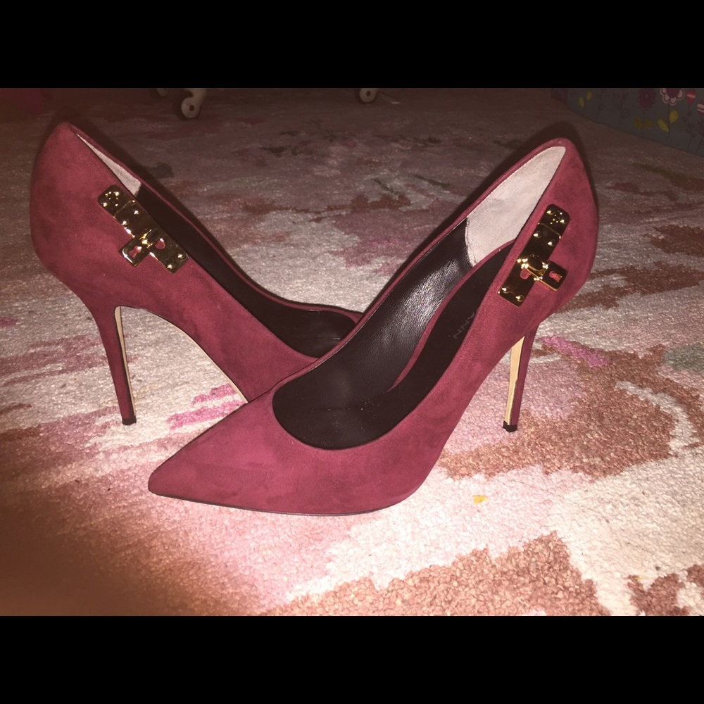Steven Dann Classic Suede Pump