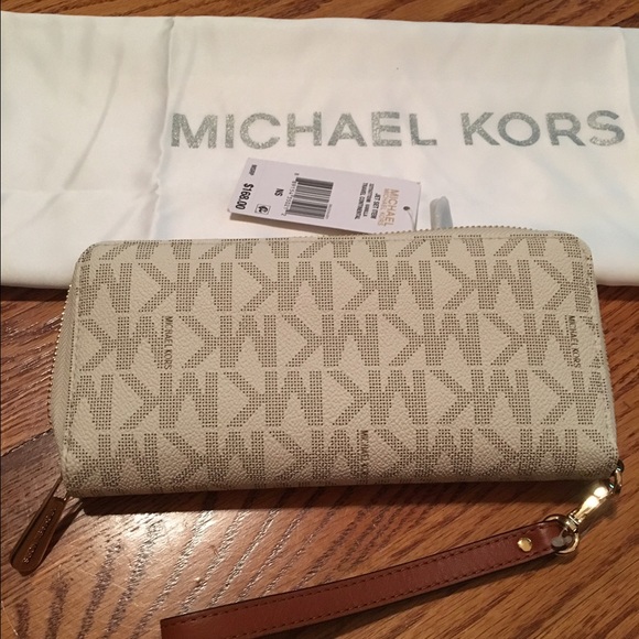 Authentic NWT Michael Kors Wallet w/wristlet - Picture 4 of 4