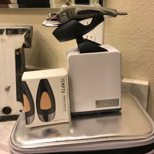 Temptu AirPod Airbush kit with foundation