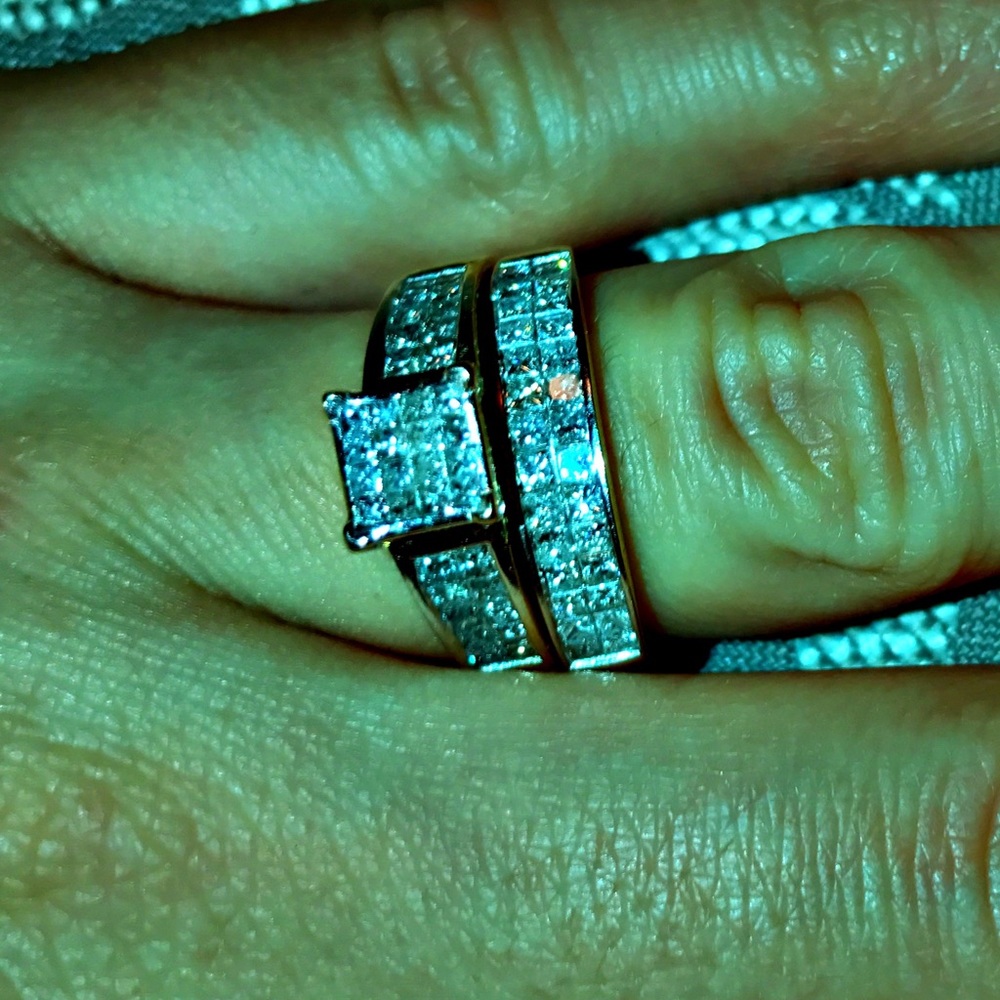White gold diamonds ring