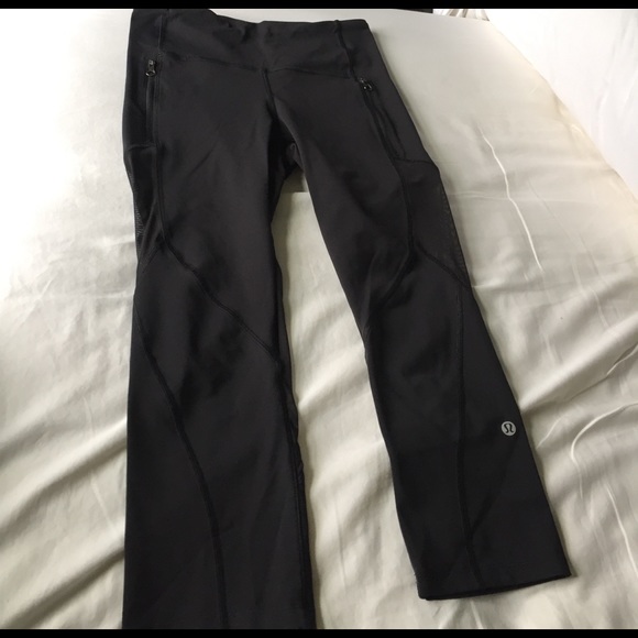 Black lululemon crops - Picture 1 of 6
