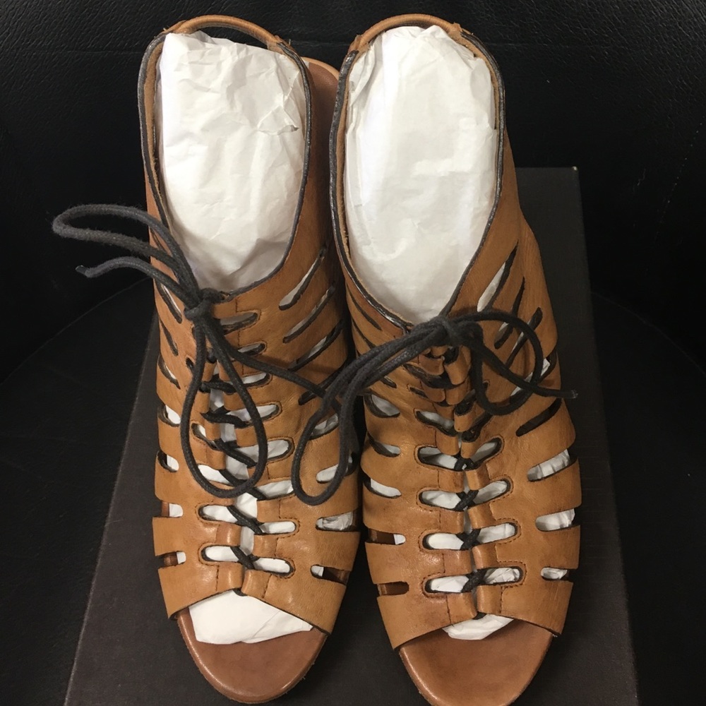 COLE HAAN