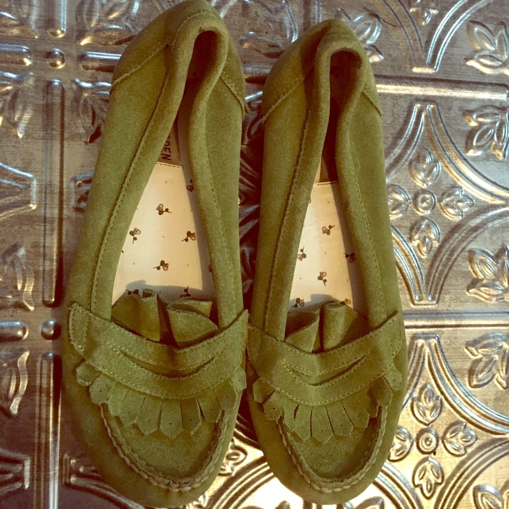 Pea green Suede Steve Madden loafers - CRAZY comfy
