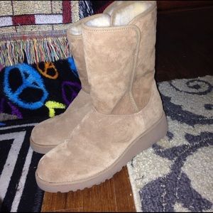 Tan Amie Uggs