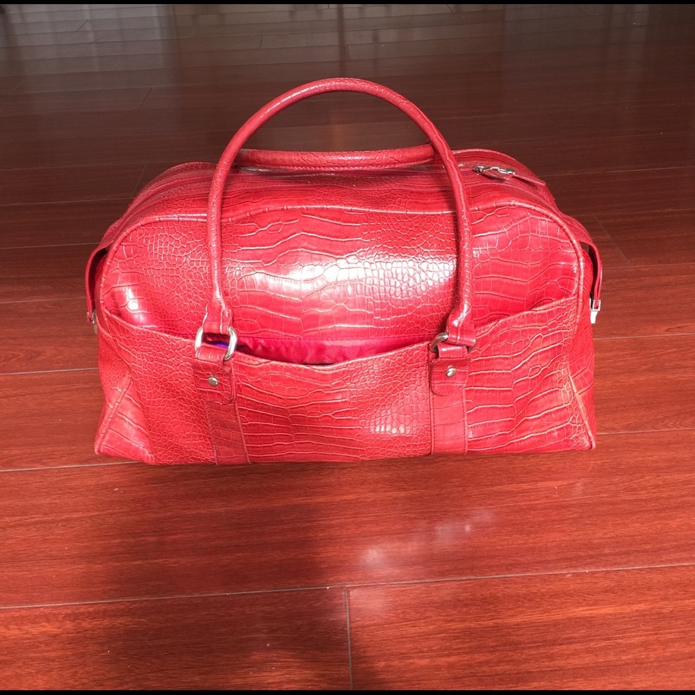 Super stylish Bath & Body Works travel duffle bag