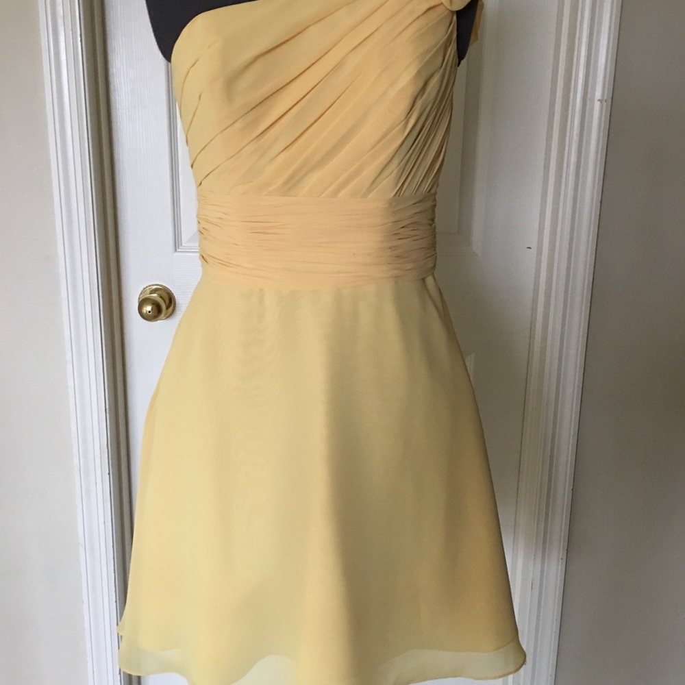 Like new w tags.This buttercup can be yours!