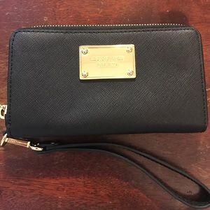 Authentic Michael Kors wristlet!