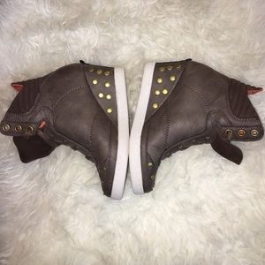 Report  brown wedge sneakers