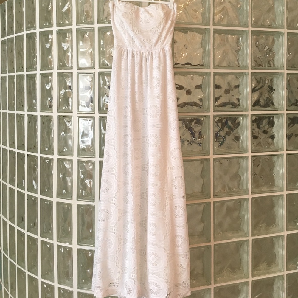 White lace strapless dress