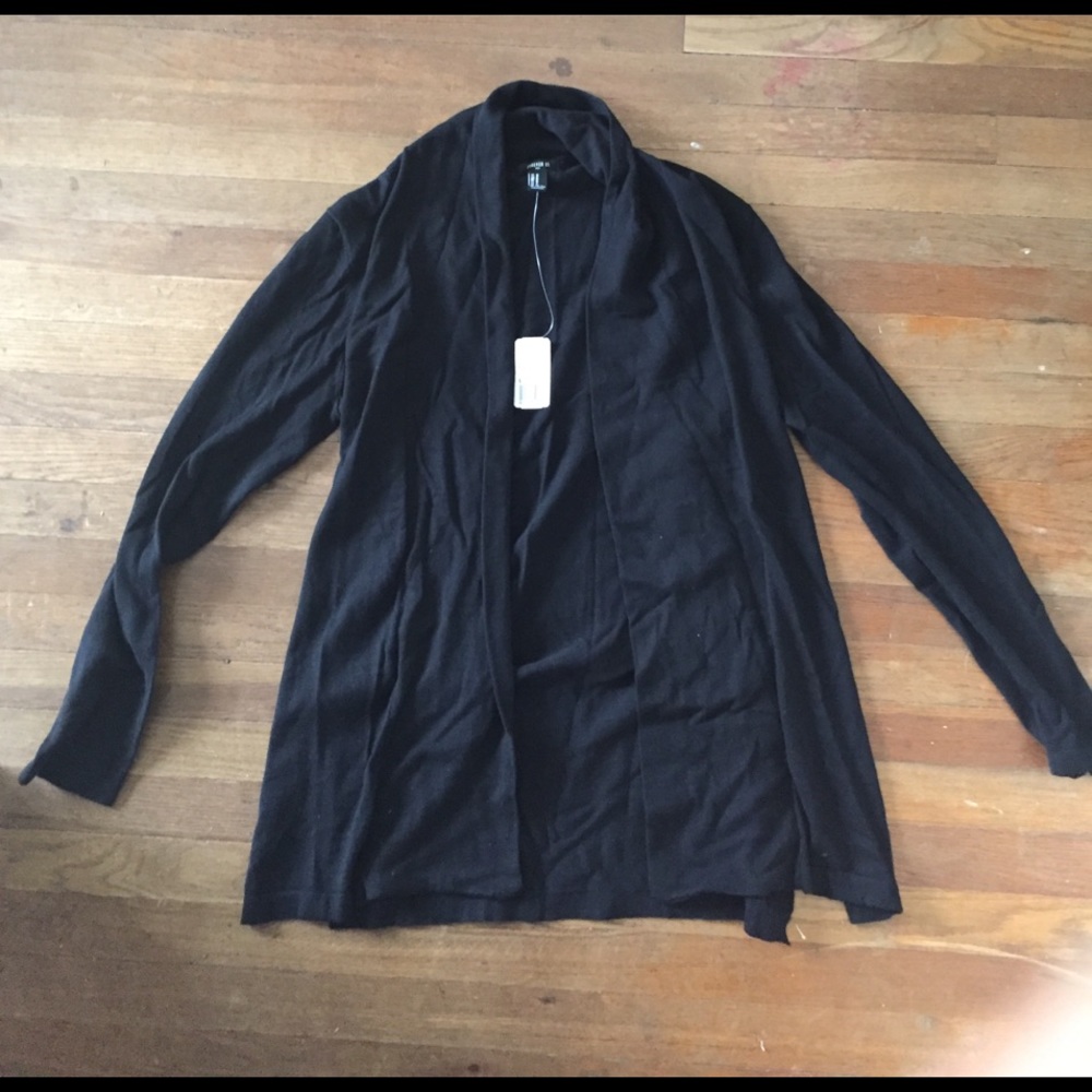 Men's long sleeve lightweight sweater.