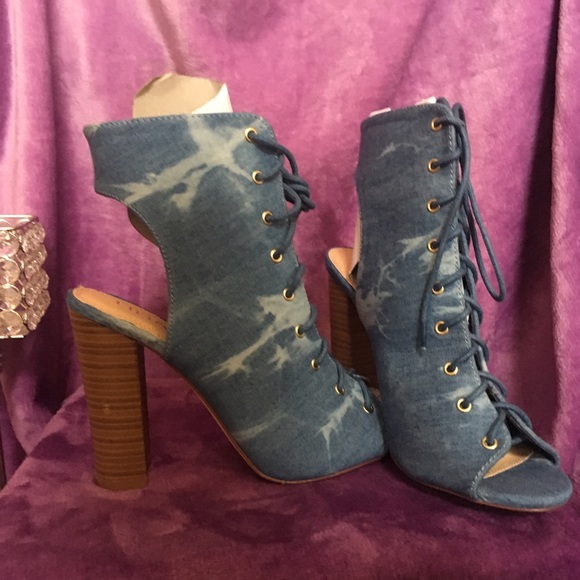 Beautiful denim peep toe booties - Picture 2 of 5