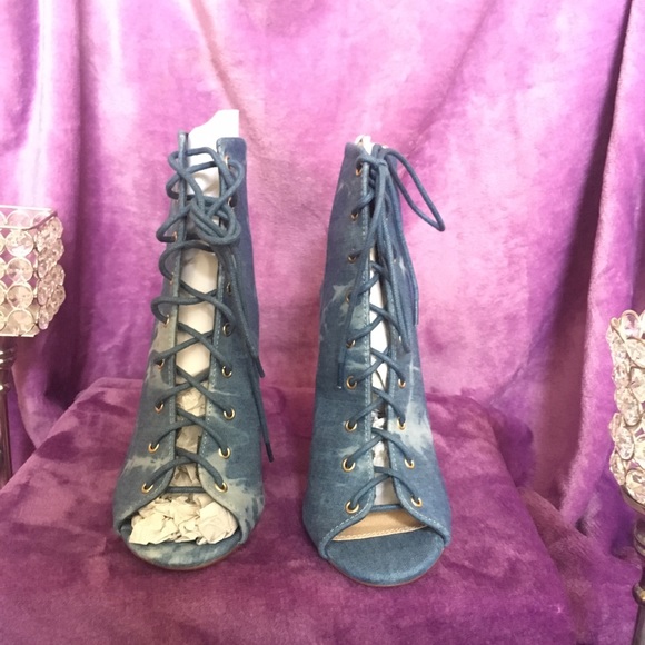Beautiful denim peep toe booties - Picture 3 of 5