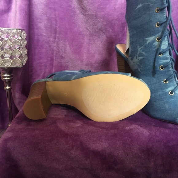 Beautiful denim peep toe booties - Picture 4 of 5