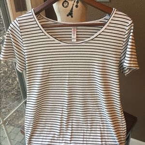 Black and White LulaRoe Classic T Size M ❤