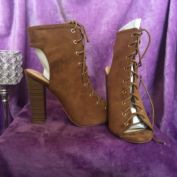 Tan open toe bootie - Picture 1 of 4