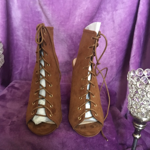 Tan open toe bootie - Picture 2 of 4