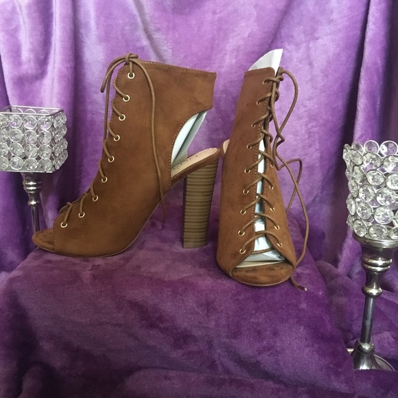 Tan open toe bootie - Picture 3 of 4