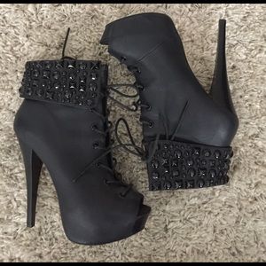 Bebe black pumps