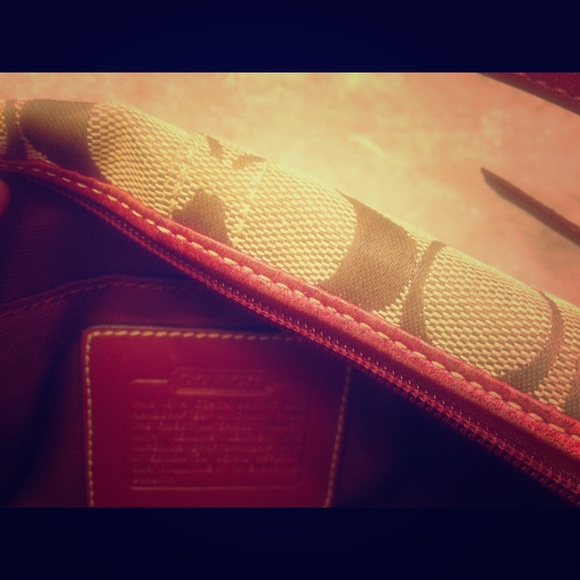 Beautiful Authentic ♥️COACH♥️ Small Purse - Picture 10 of 13