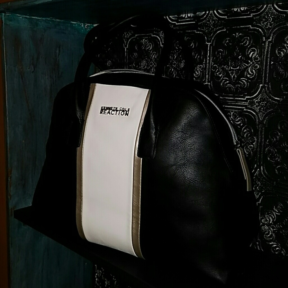 NWOT Kenneth Cole reaction bag
