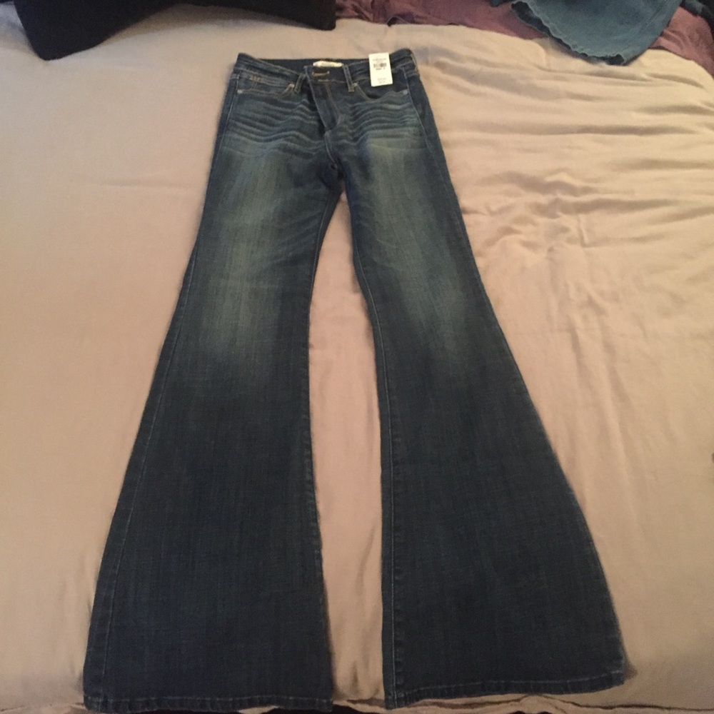 Brand new Abercrombie & fitch flare jeans sz 4