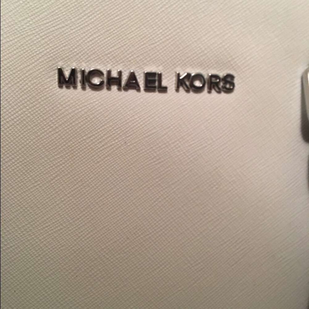 Michael Kors Trapezoid Bag- White and Black - Picture 3 of 5