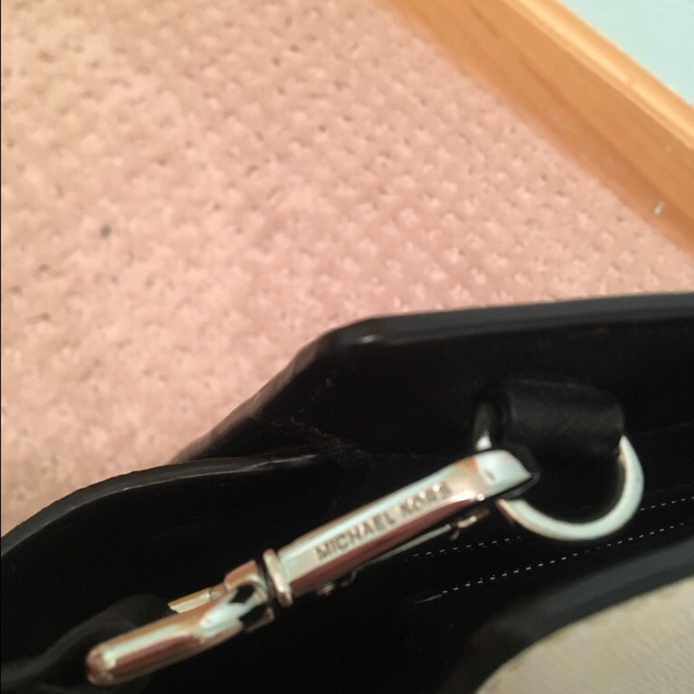 Michael Kors Trapezoid Bag- White and Black - Picture 4 of 5