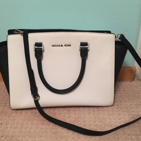 Michael Kors Handbags - Michael Kors Trapezoid Bag- White and Black