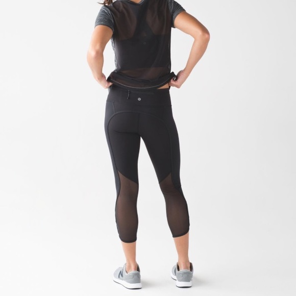 lululemon athletica Pants - Lululemon Beat the Heat Crop size 4!!!