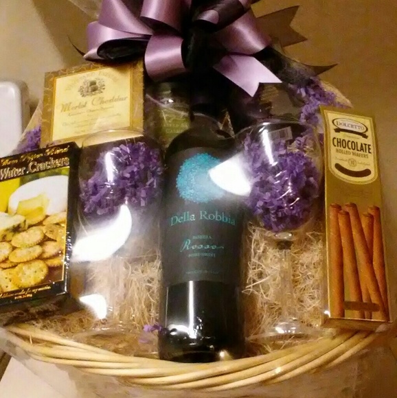 Meet your Posher, Claudia - Picture 1 of 1