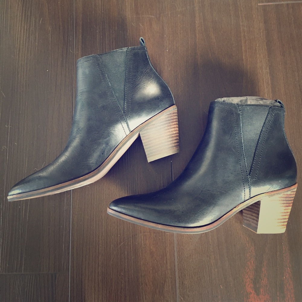 Lucky Brand Lorry Chelsea Boot Black 6M