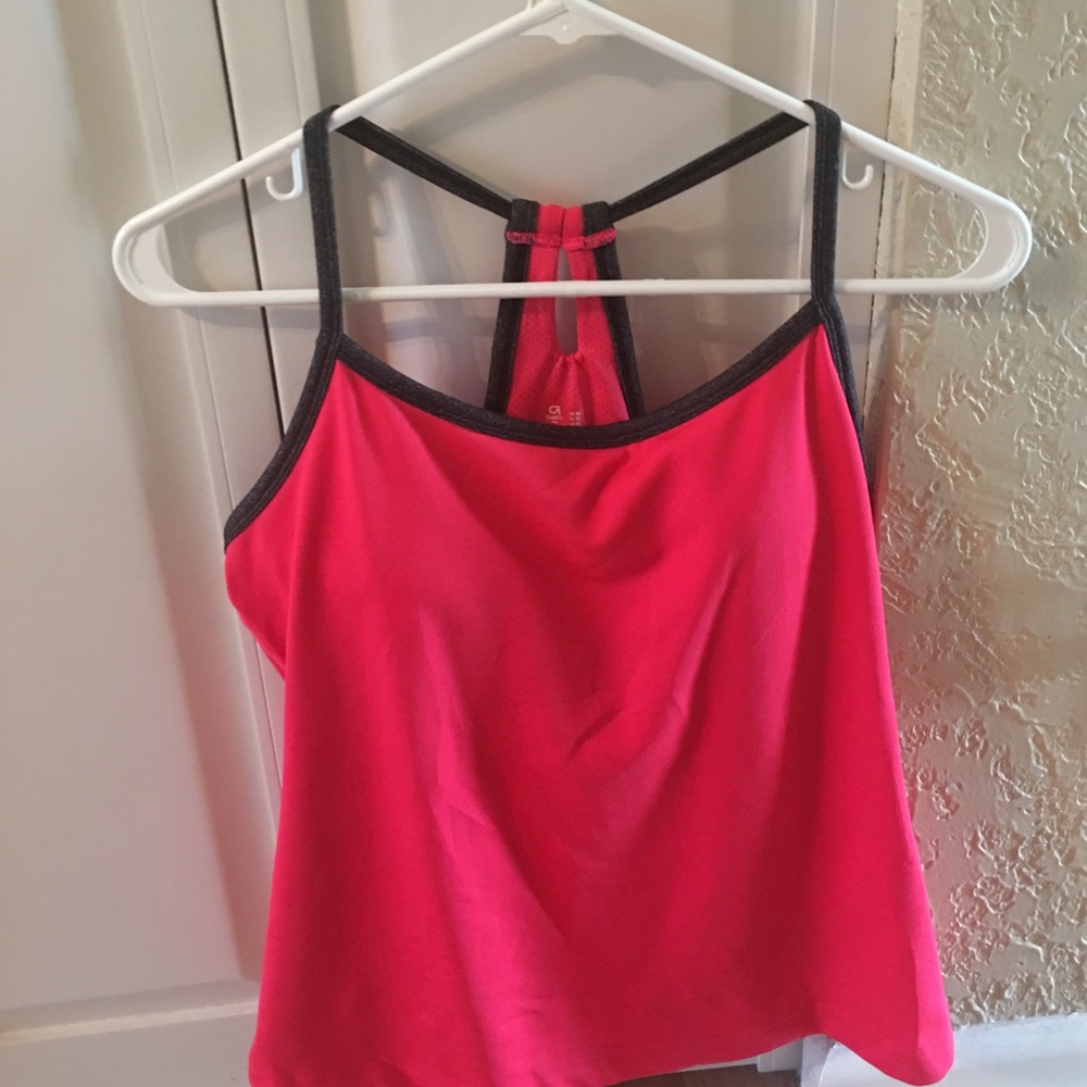 Never worn Gap athletic top