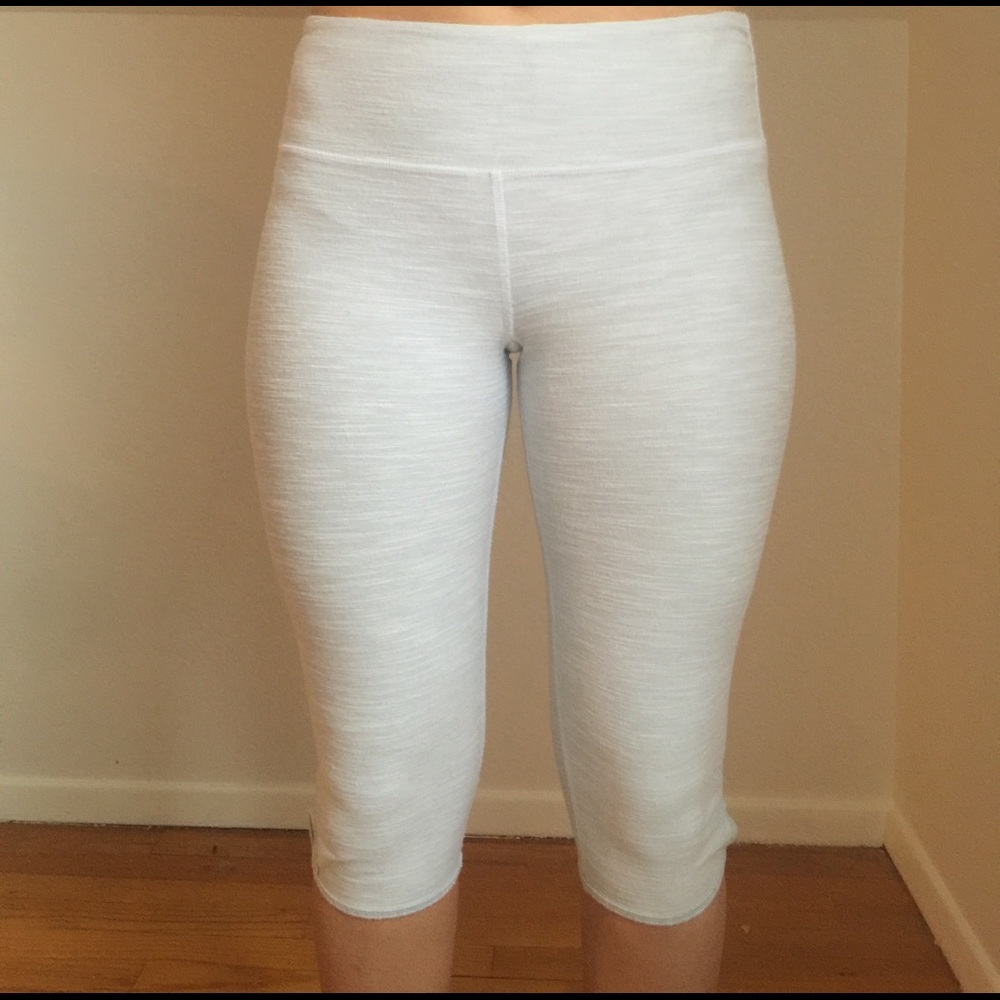 Grey/white lulu lemon cropped leggings