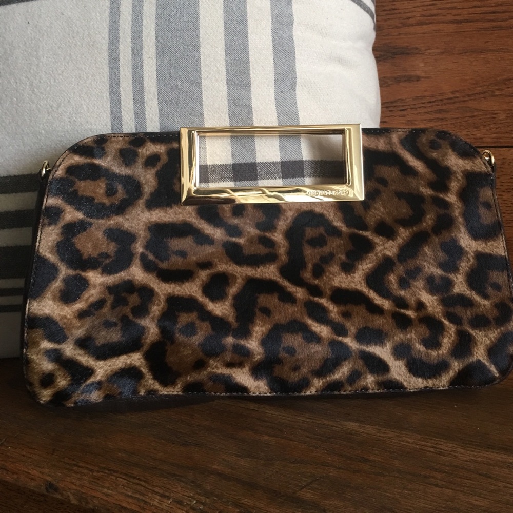 NWOT Michael Kors Berkely Leopard haircalf clutch