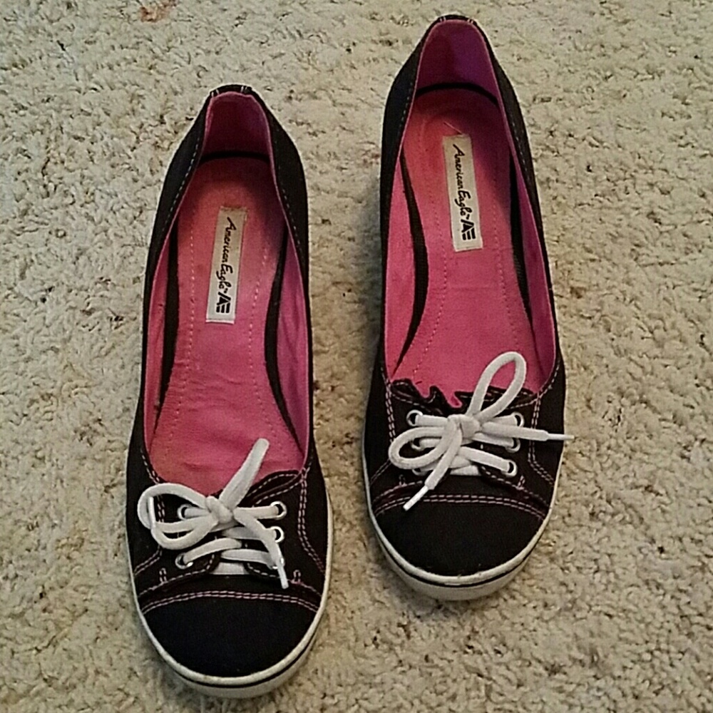 Navy blue wedged sneaker