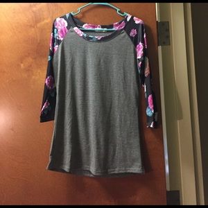 Floral sleeve top!