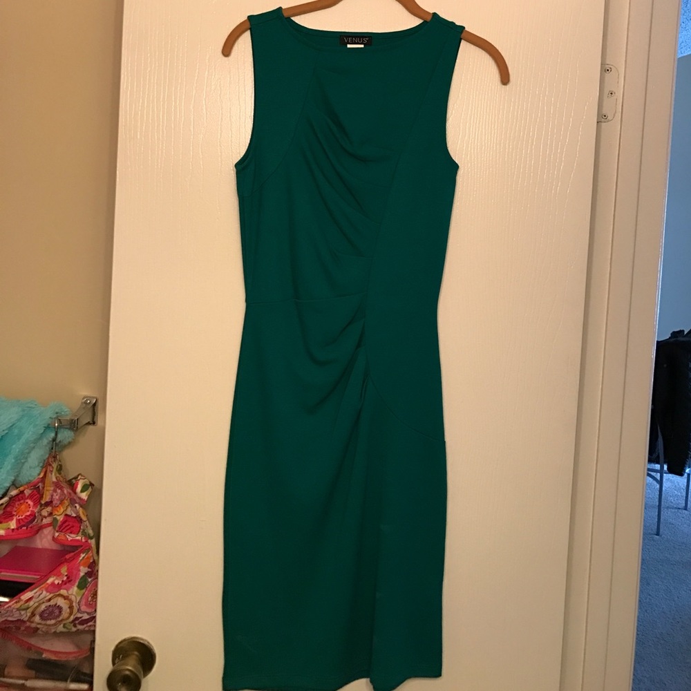 Emerald green Venus shift dress, never worn!