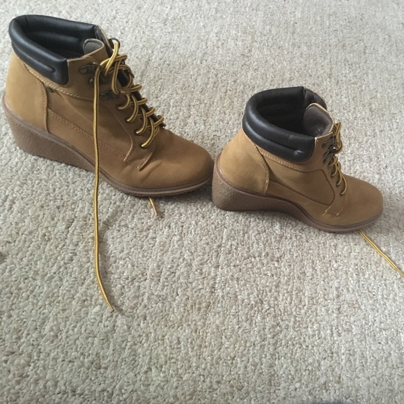 Shoes - Picture 2 of 2