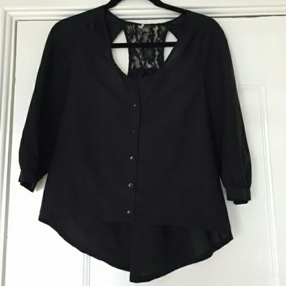 UO BLACK CUTOUT BUTTONED UP BLOUSE