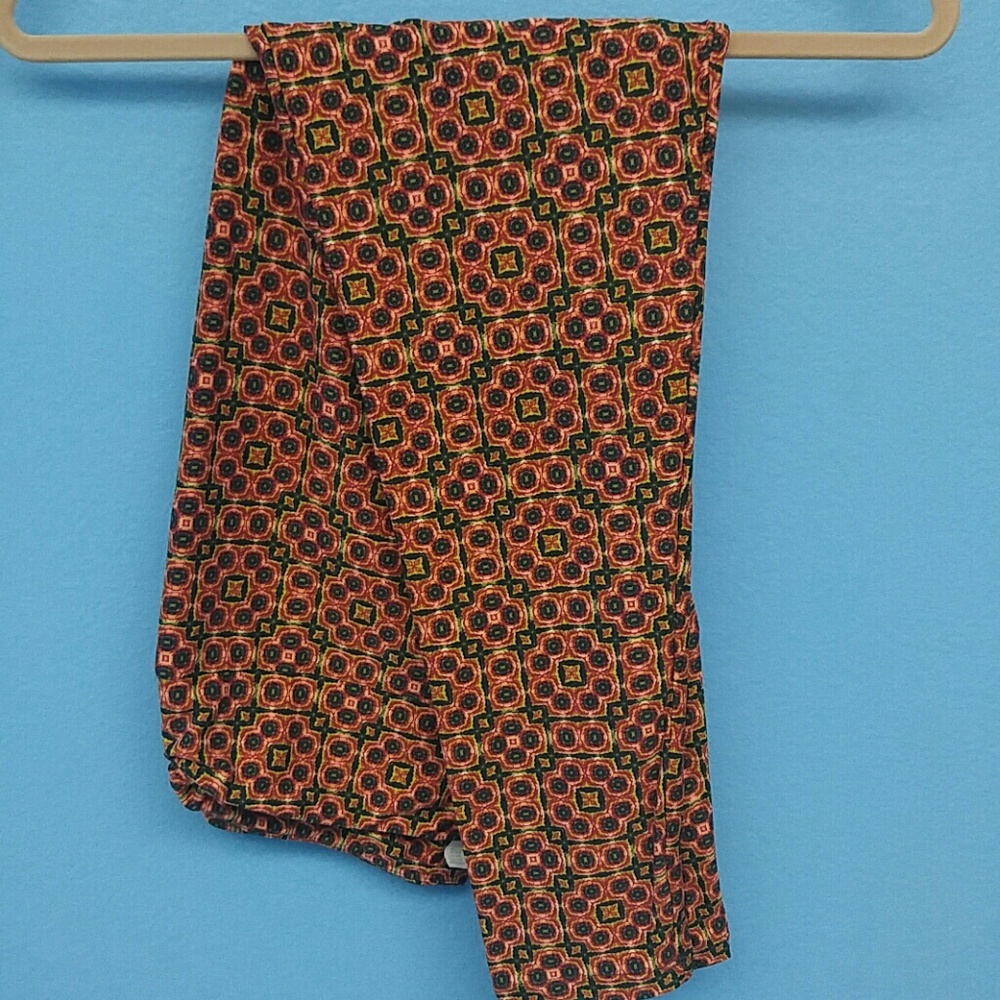 NWT LuLaRoe TC Leggings Red green black multi.