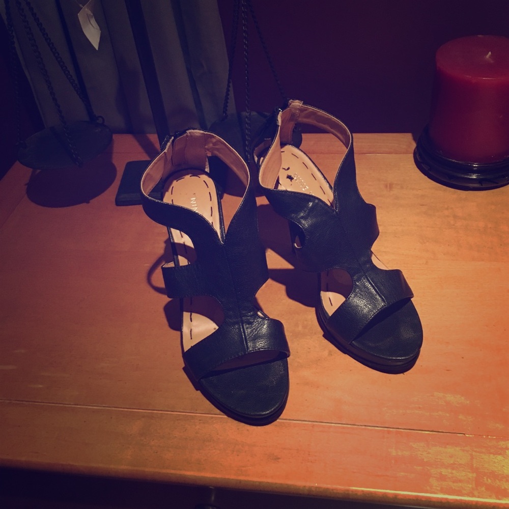 Woman's shoes
