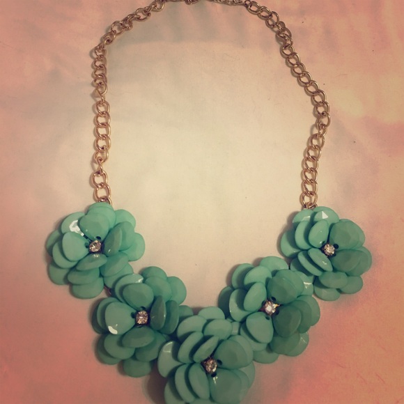 OPEN TO BUNDLE*** Teal/sea-foam flower necklace - Picture 1 of 1