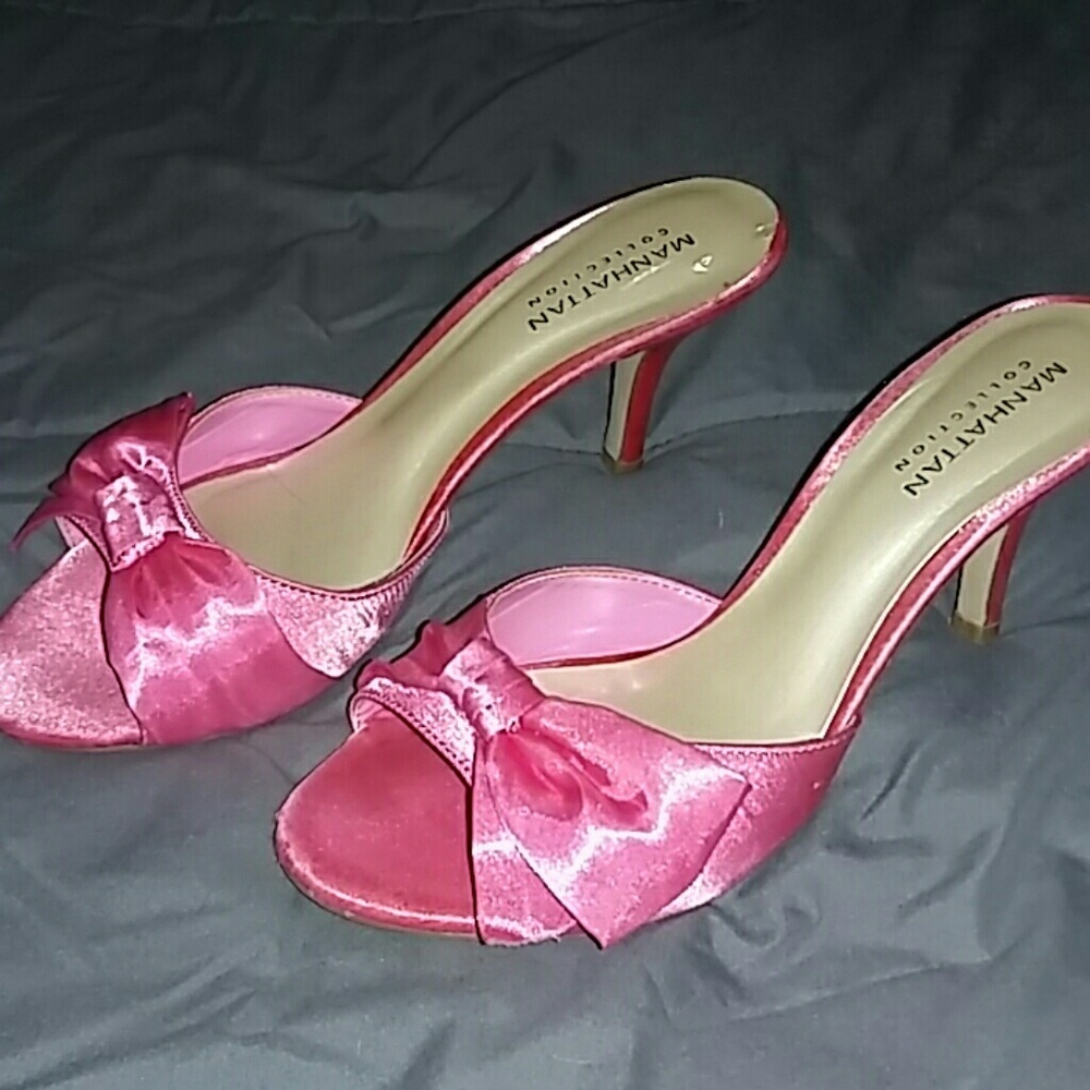 Bright pink Manhattan Collection heels 8 1/2