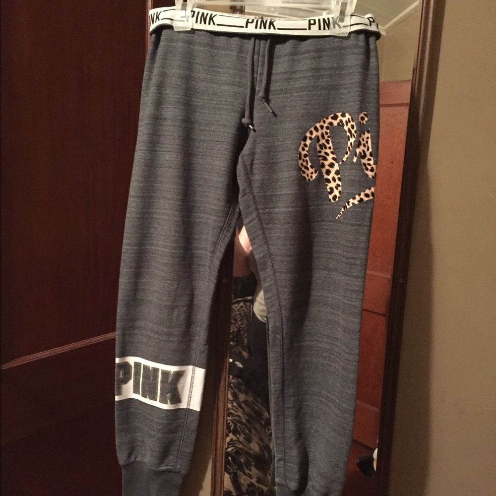 🚫SOLD ELSEWHERE🚫 NWOT VS/PINK CHEETAH SWEATS MED
