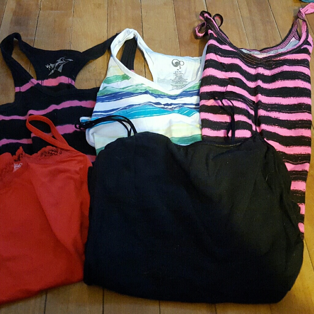 Bundle of 5 tanktops