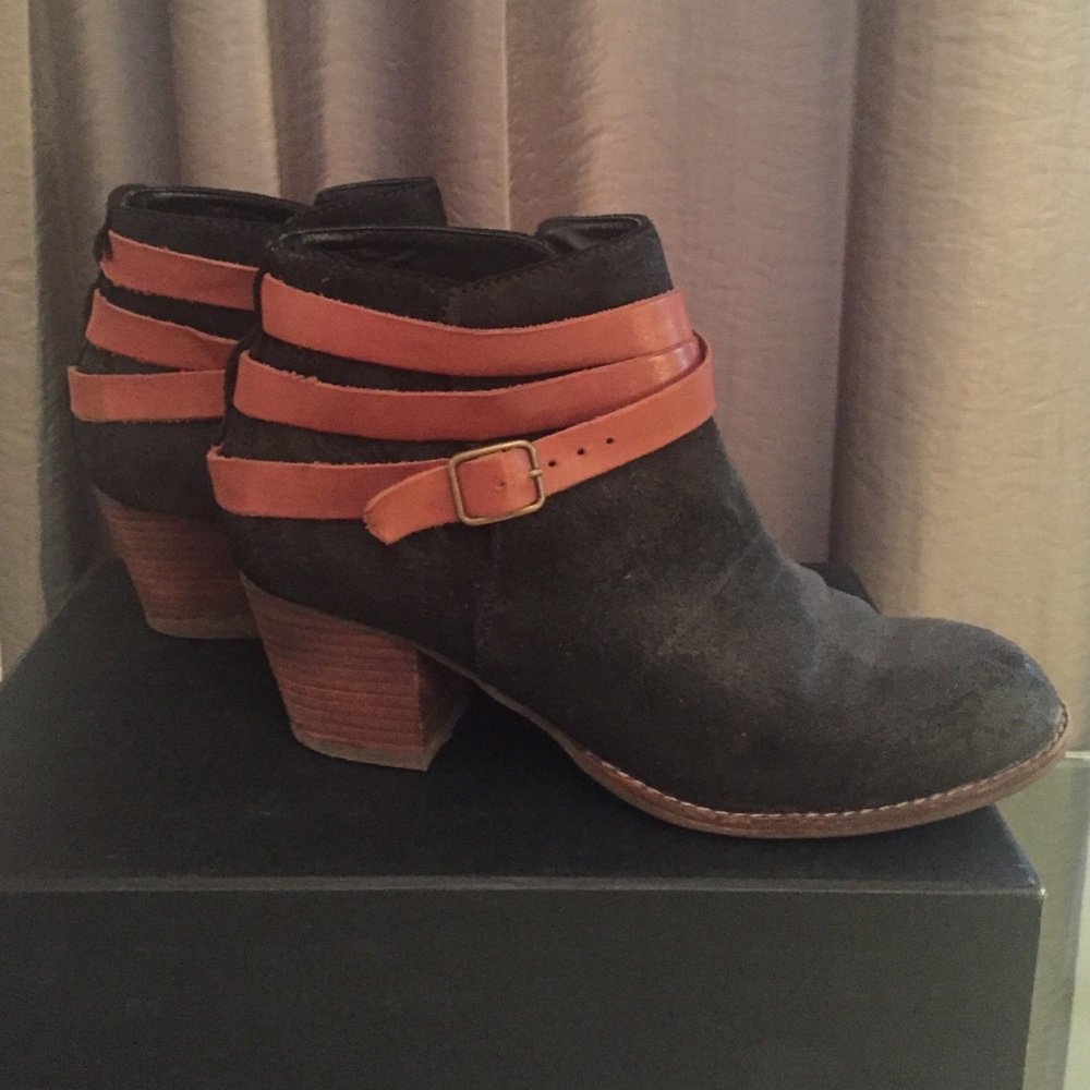 Dolce Vita suede booties