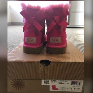 BRAND NEW w/box UGG Girls Mini Bailey Bow