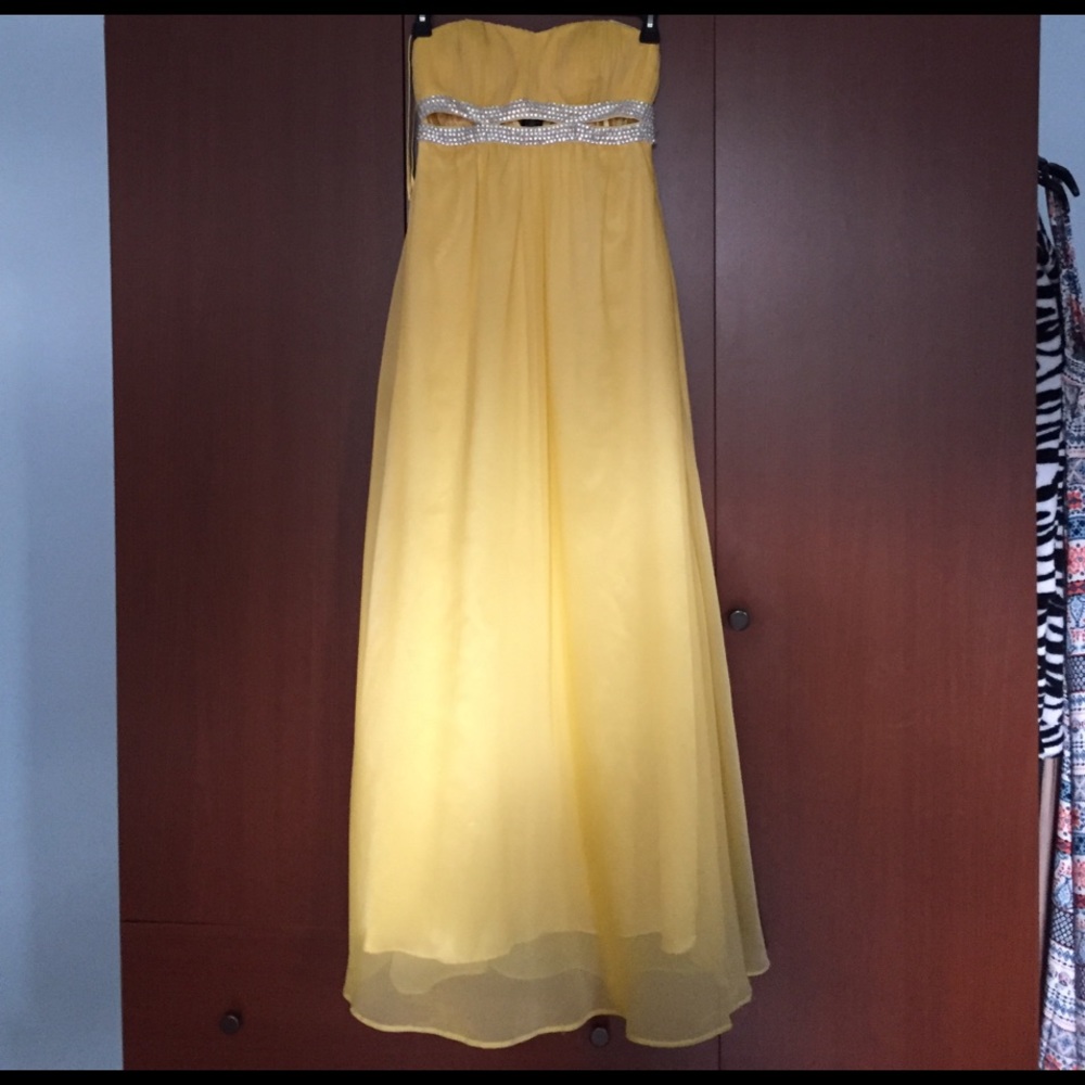 Yellow prom dress.
