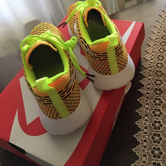 Nike roshe ☘ spring colors final price 🔥 - Picture 2 of 4
