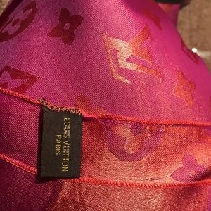 LV beautiful signature scarf